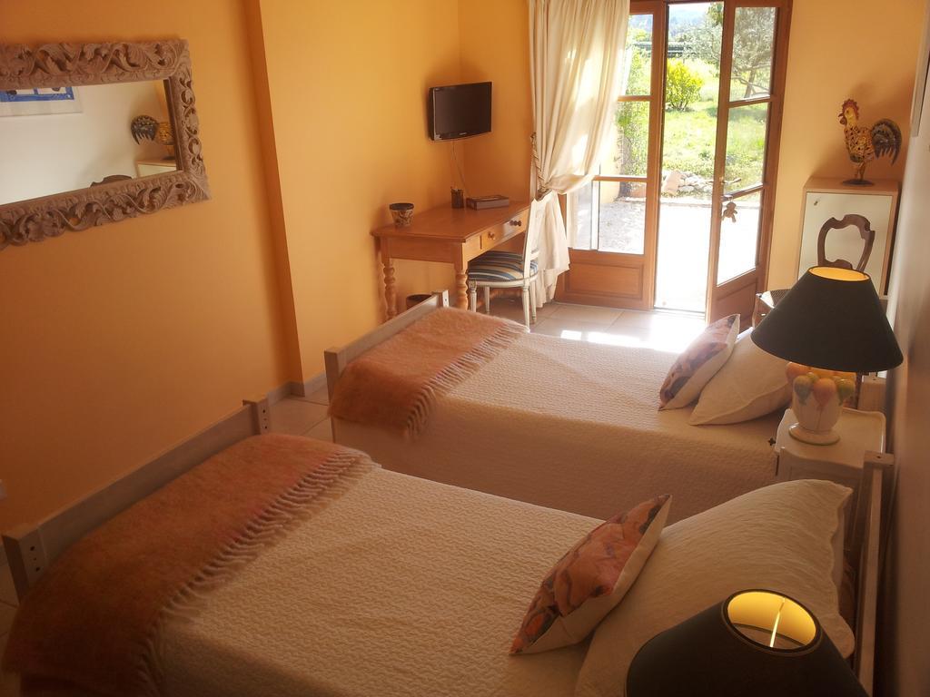 Bed and Breakfast Lamanderie En Provence Alleins Zimmer foto